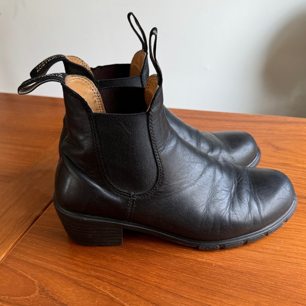 Blundstone Women’s Chelsea Boot with heel.